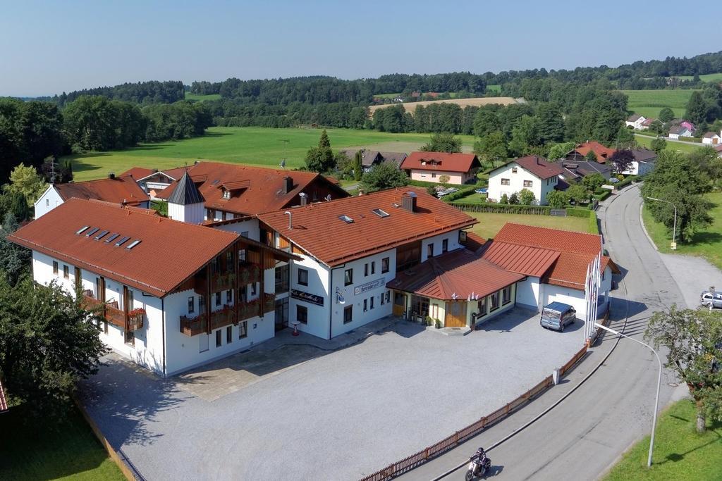ホテル Bernrieder Hof エクステリア 写真
